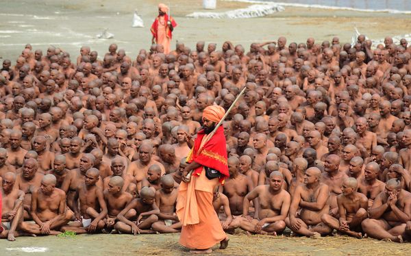 Lễ hội t&ocirc;n gi&aacute;o lớn nhất h&agrave;nh tinh Kumbh Mela, Ấn Độ 